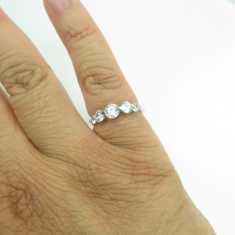 925 Silver Classic Graduated Rounds Ring - Picture 7 of 7